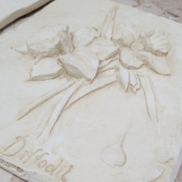 HenFeathers Wall Decor Vintage Henfeathers Tulip Daffodil Wall